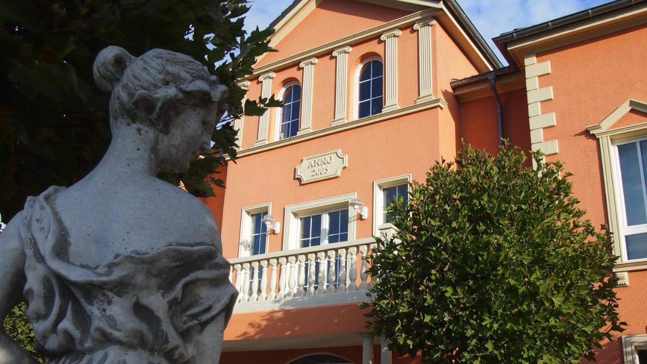 Hotel Garni Am Schloss Kottenheim Екстериор снимка